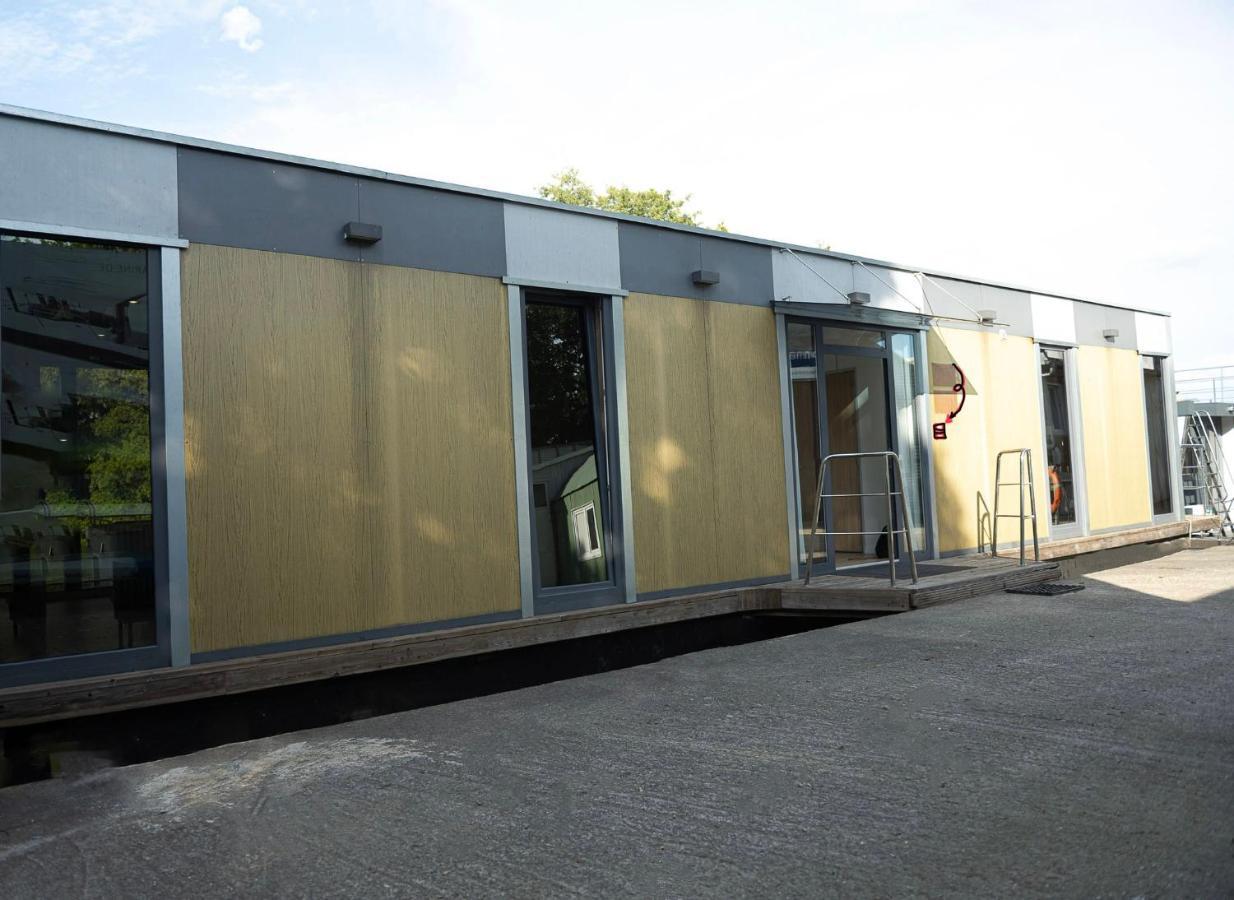 80Qm Privates Hausboot In Hamburg-Mitte Hotel Exterior photo